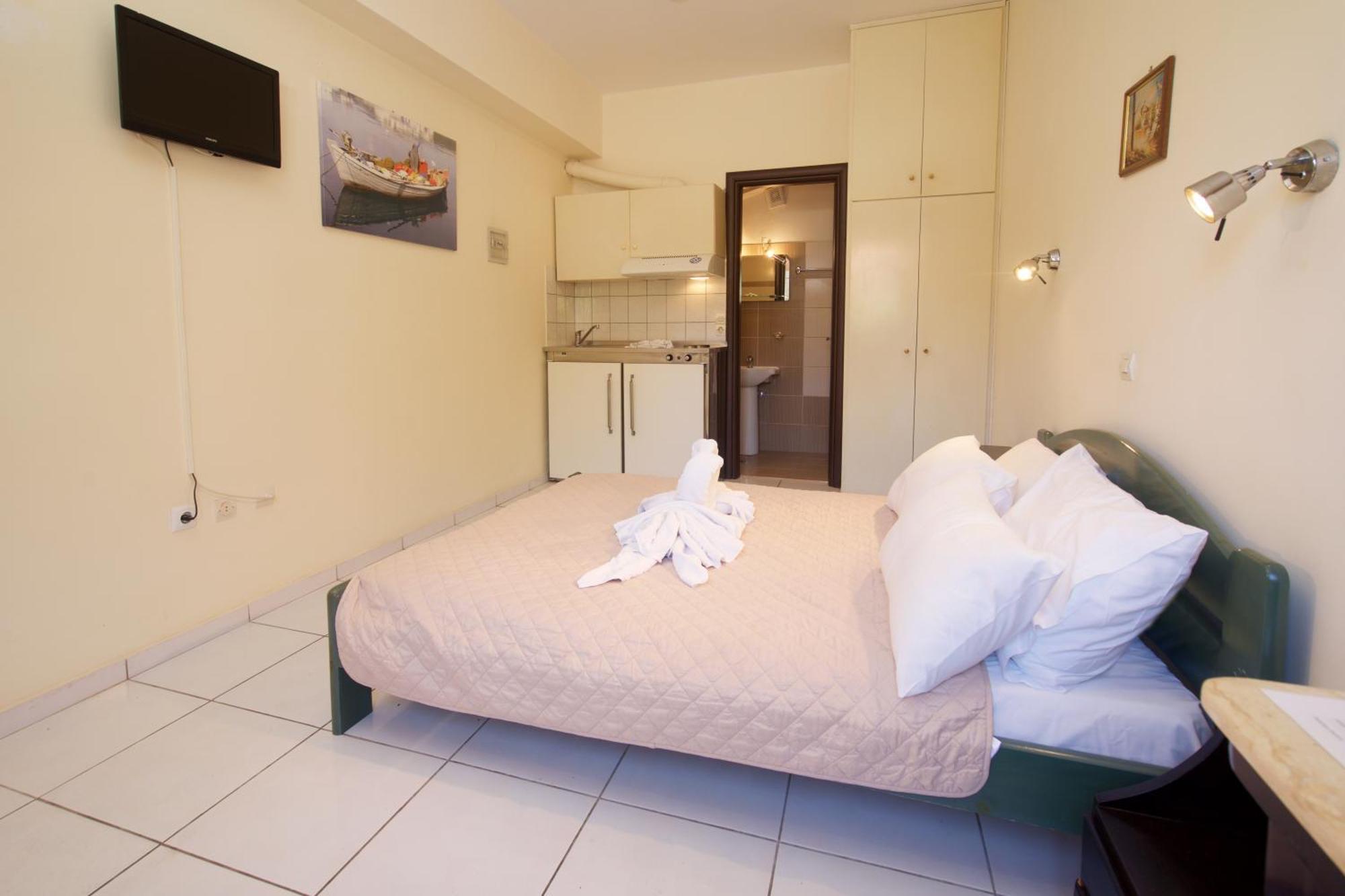 Theodora Studios & Apartments Skala  Bagian luar foto