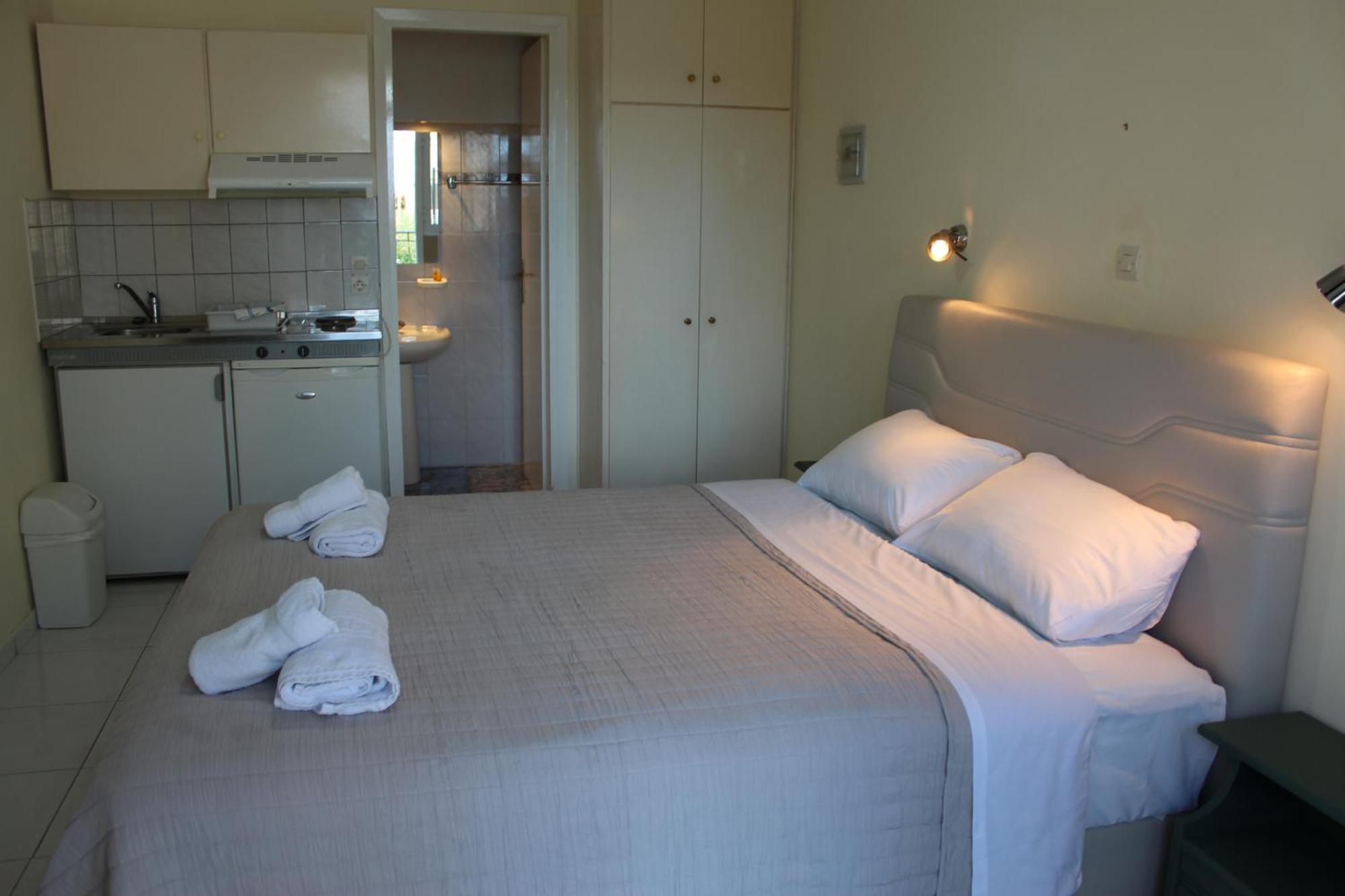 Theodora Studios & Apartments Skala  Bagian luar foto