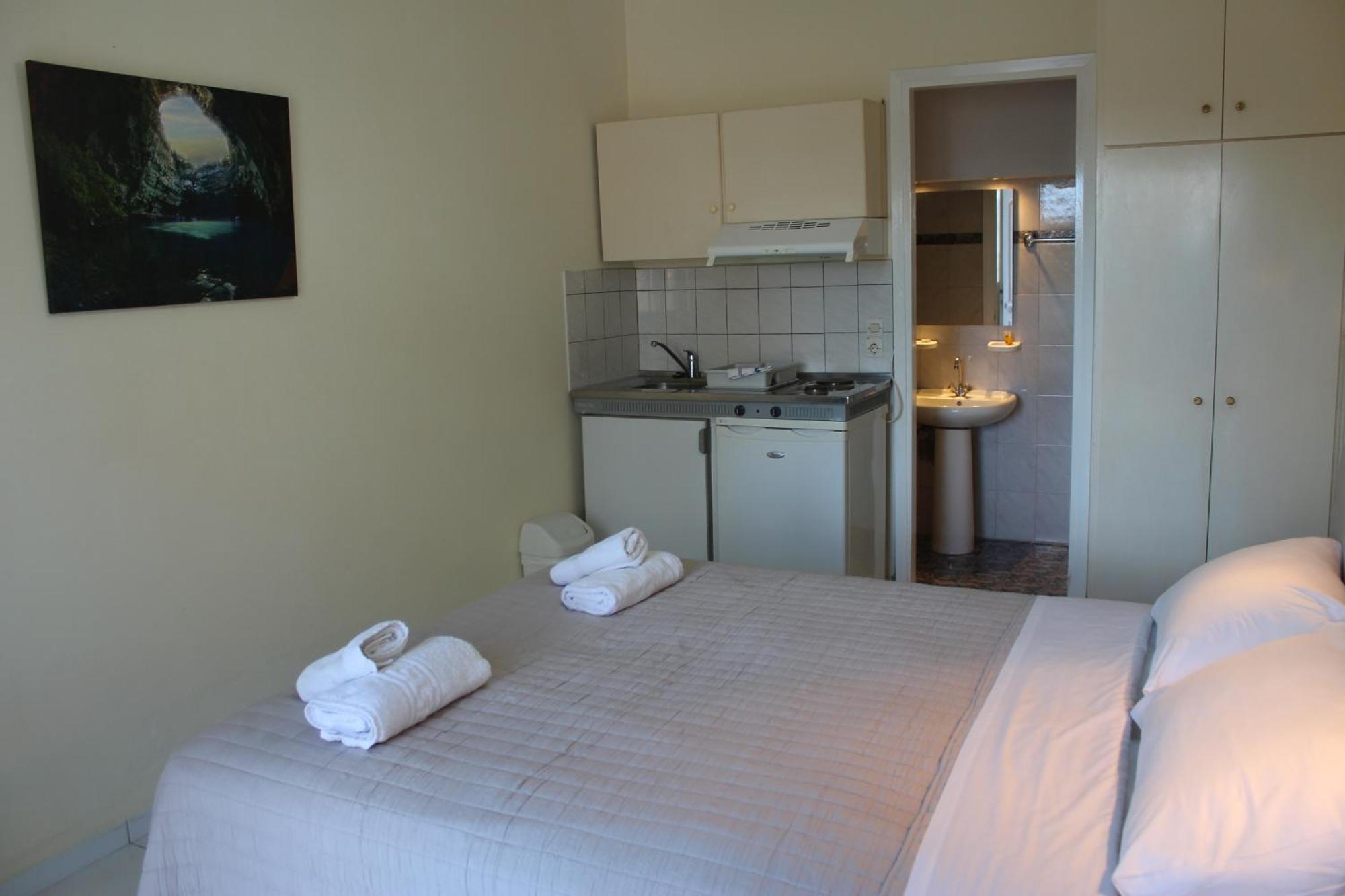 Theodora Studios & Apartments Skala  Bagian luar foto