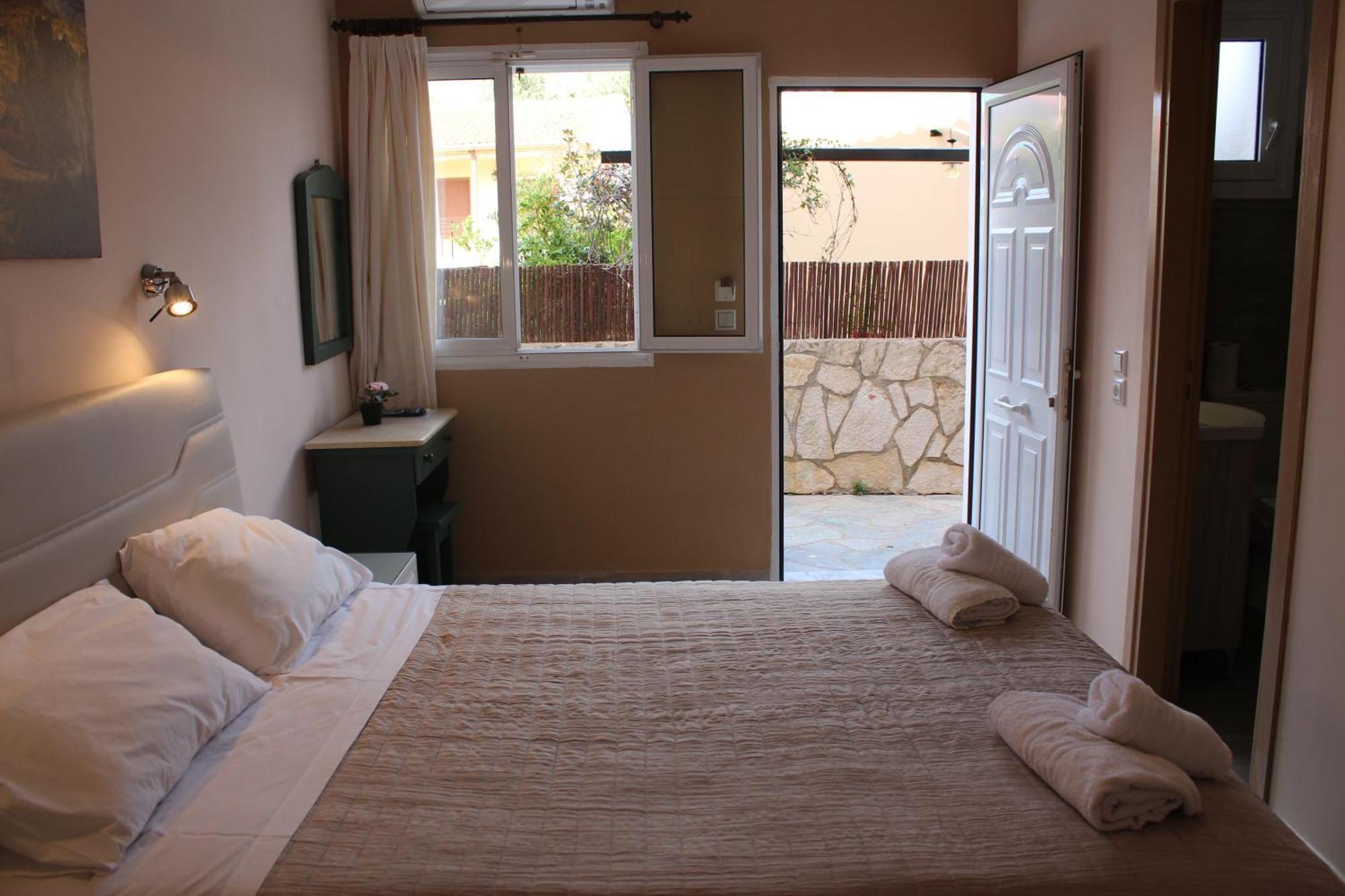 Theodora Studios & Apartments Skala  Bagian luar foto