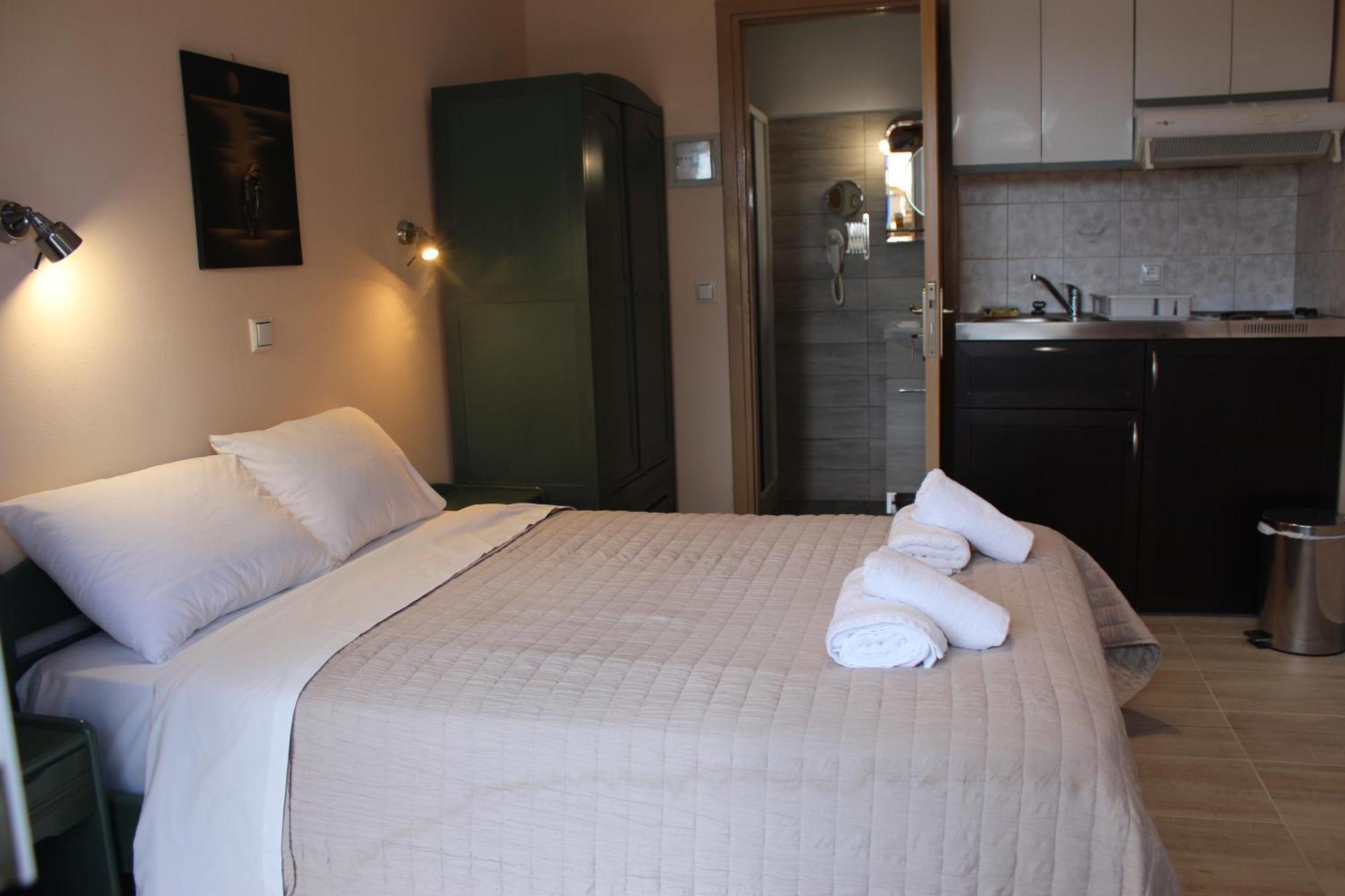 Theodora Studios & Apartments Skala  Bagian luar foto